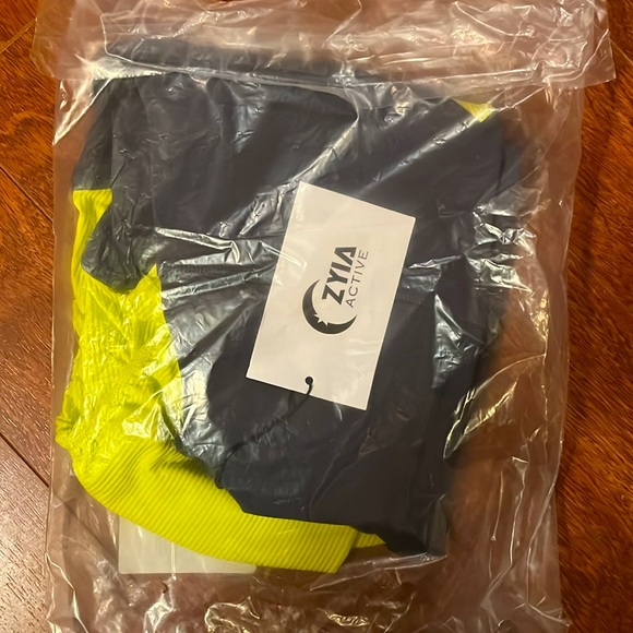 Zyia neon yellow luxe hi-rise size 4 - Picture 3 of 5